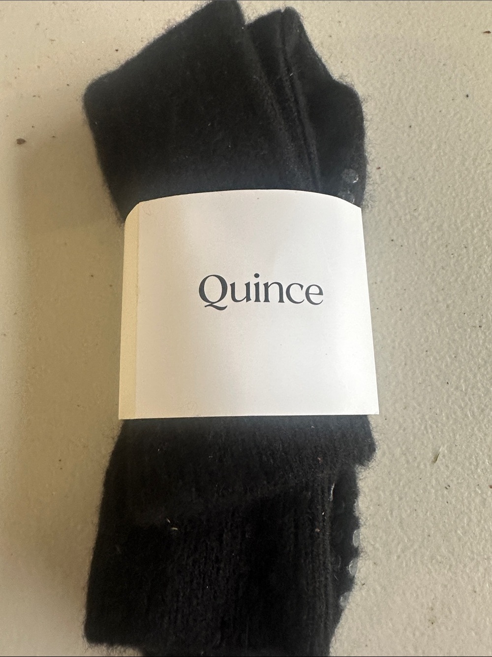 Quince women’s cashmere socks  Black Cozy Knit Socks